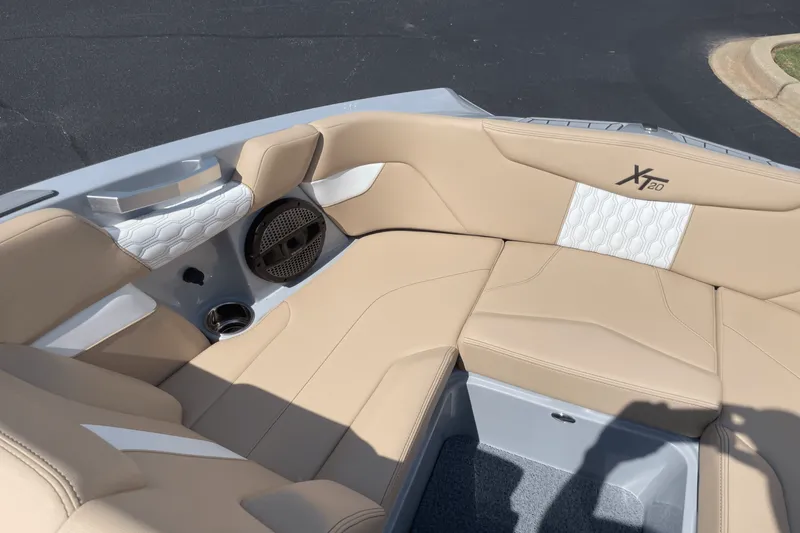Slide: The Image of Mastercraft XT20 2024 - 2