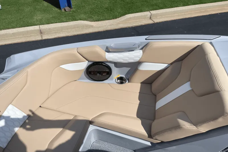 Slide: The Image of Mastercraft XT20 2024 - 5