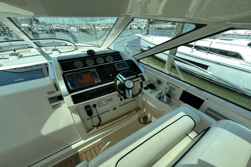 Slide: The Image of Sea Ray 450 SUNDANCER 2011 - 24