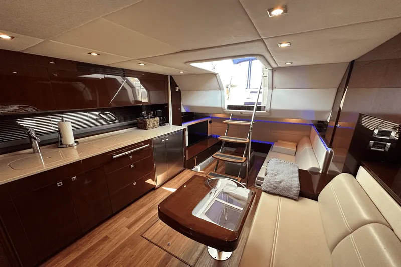 Slide: The Image of Sea Ray 450 SUNDANCER 2011 - 27