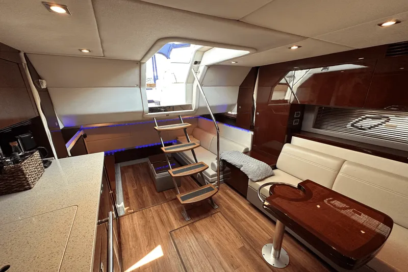 Slide: The Image of Sea Ray 450 SUNDANCER 2011 - 28