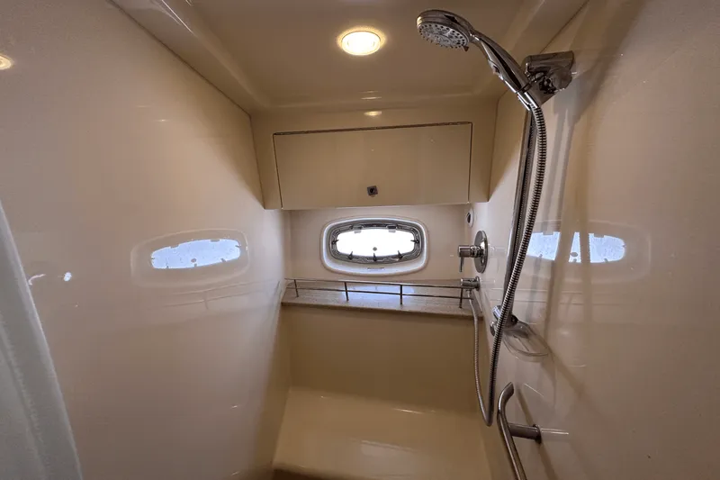 Slide: The Image of Sea Ray 450 SUNDANCER 2011 - 38