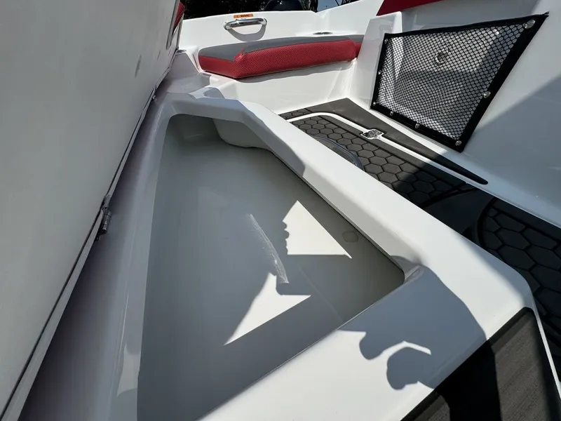 Slide: The Image of Scarab 165 LX 2025 - 14