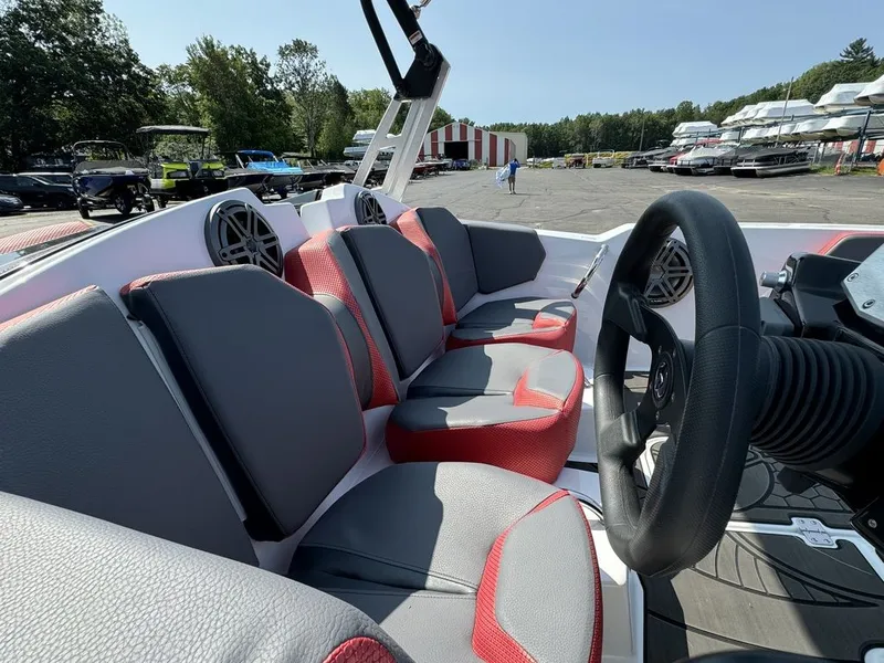 Slide: The Image of Scarab 165 LX 2025 - 6