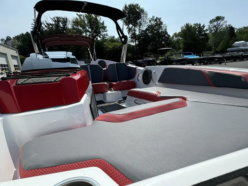 Slide: The Image of Scarab 165 LX 2025 - 8