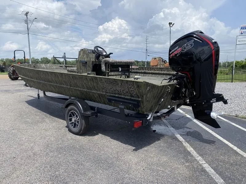 Slide: The Image of Lowe ROUGHNECK 2070 CENTER CONSOLE 2025 - 14