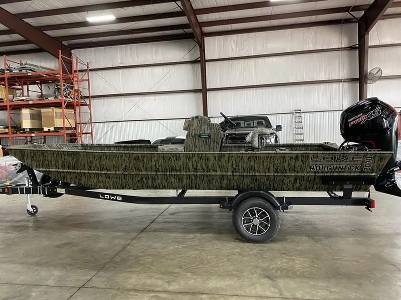 Slide: The Image of Lowe ROUGHNECK 2070 CENTER CONSOLE 2025 - 2