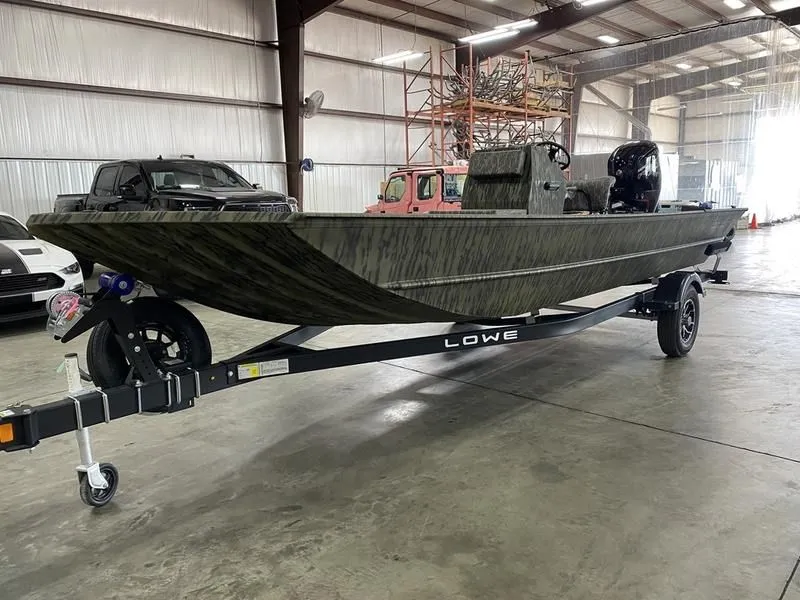 Slide: The Image of Lowe ROUGHNECK 2070 CENTER CONSOLE 2025 - 3