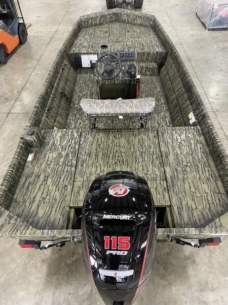 Slide: The Image of Lowe ROUGHNECK 2070 CENTER CONSOLE 2025 - 10