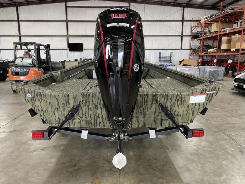 Slide: The Image of Lowe ROUGHNECK 2070 CENTER CONSOLE 2025 - 7