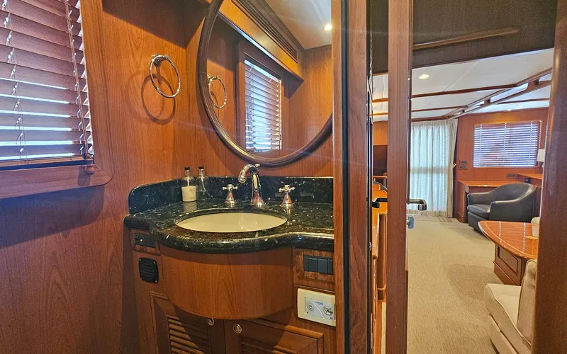 Slide: The Image of Outer Reef 700 Motoryacht 2012 - 17