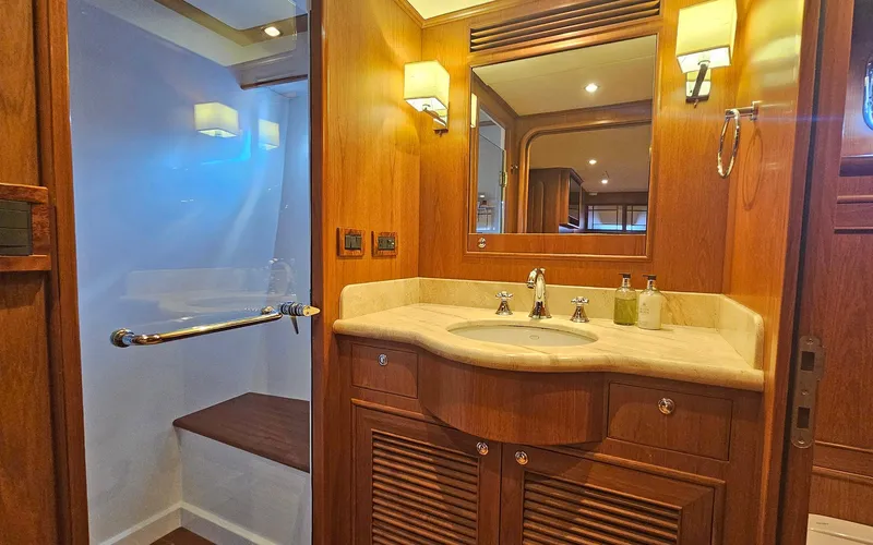 Slide: The Image of Outer Reef 700 Motoryacht 2012 - 36