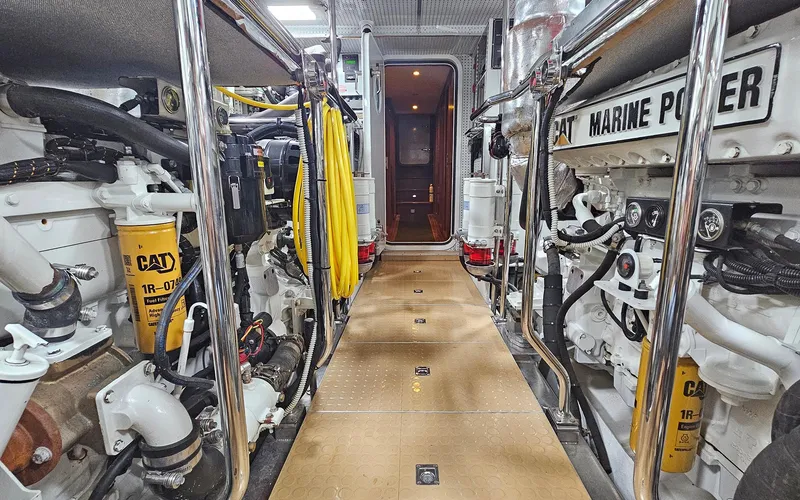 Slide: The Image of Outer Reef 700 Motoryacht 2012 - 46