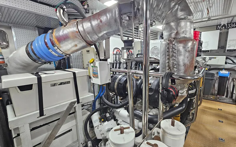 Slide: The Image of Outer Reef 700 Motoryacht 2012 - 48