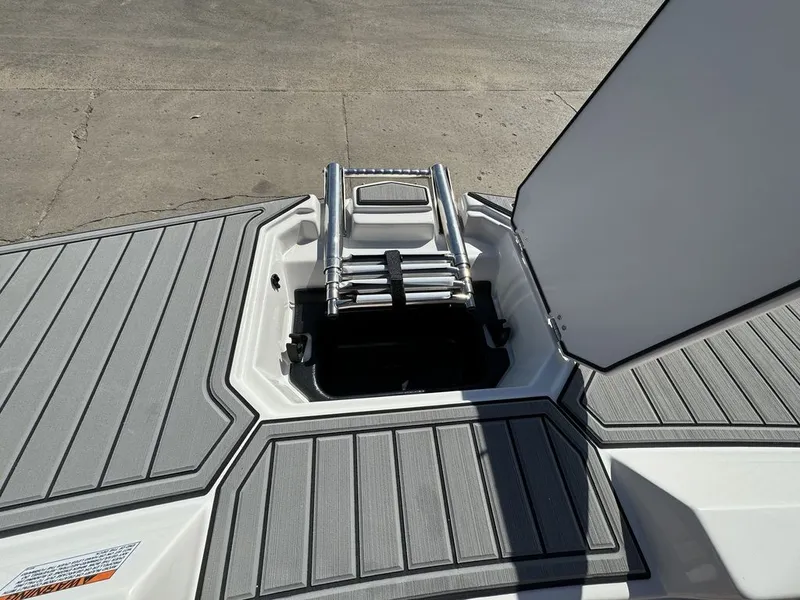 Slide: The Image of Starcraft Marine SVX 171 OB 2025 - 5