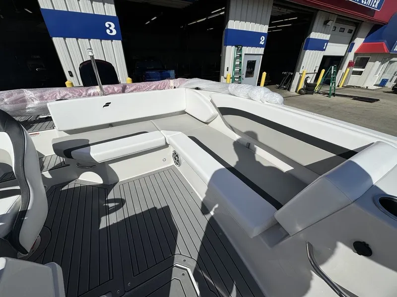 Slide: The Image of Starcraft Marine SVX 171 OB 2025 - 18