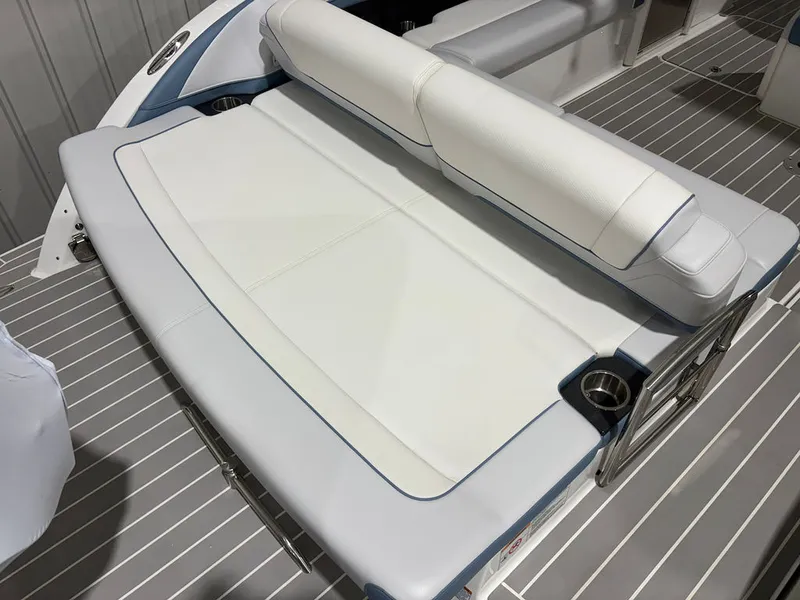 Slide: The Image of Formula 330 Crossover Bowrider 2022 - 4