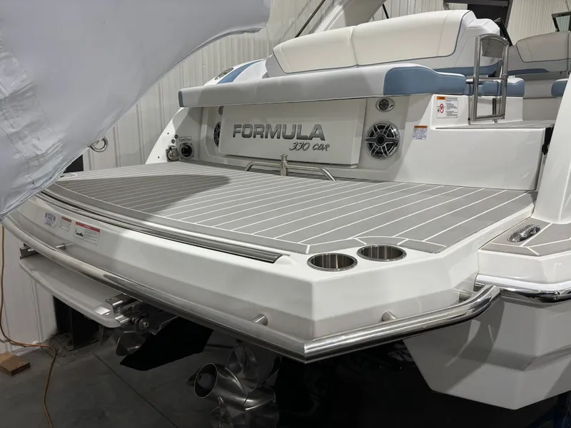 Slide: The Image of Formula 330 Crossover Bowrider 2022 - 3