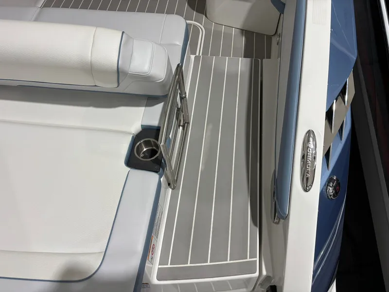 Slide: The Image of Formula 330 Crossover Bowrider 2022 - 5
