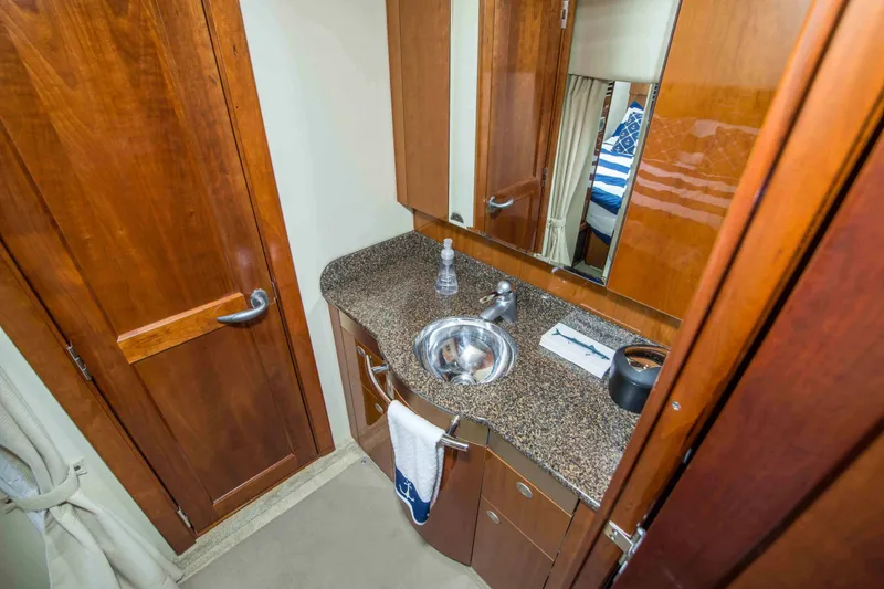 Slide: The Image of Sea Ray 48 Sundancer 2007 - 30