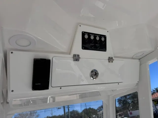 Slide: The Image of Sea Fox 248 COMMANDER 2027 - 15