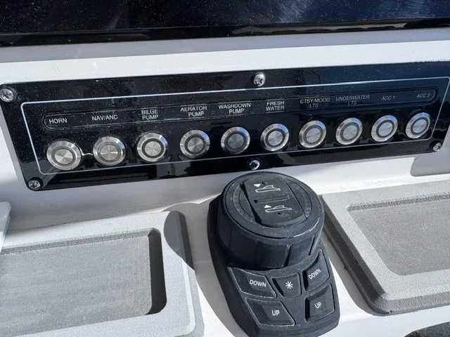 Slide: The Image of Sea Fox 248 COMMANDER 2027 - 13
