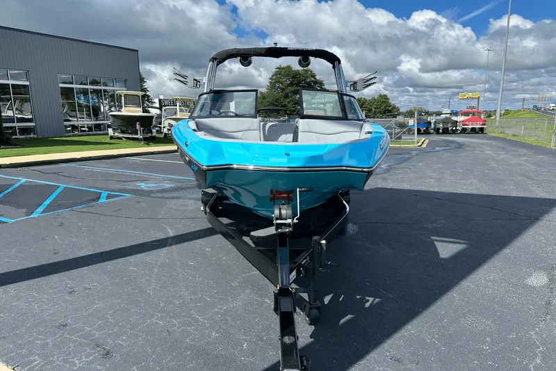 Slide: The Image of MasterCraft NXT22 2024 - 1