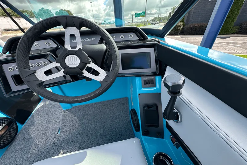 Slide: The Image of MasterCraft NXT22 2024 - 10