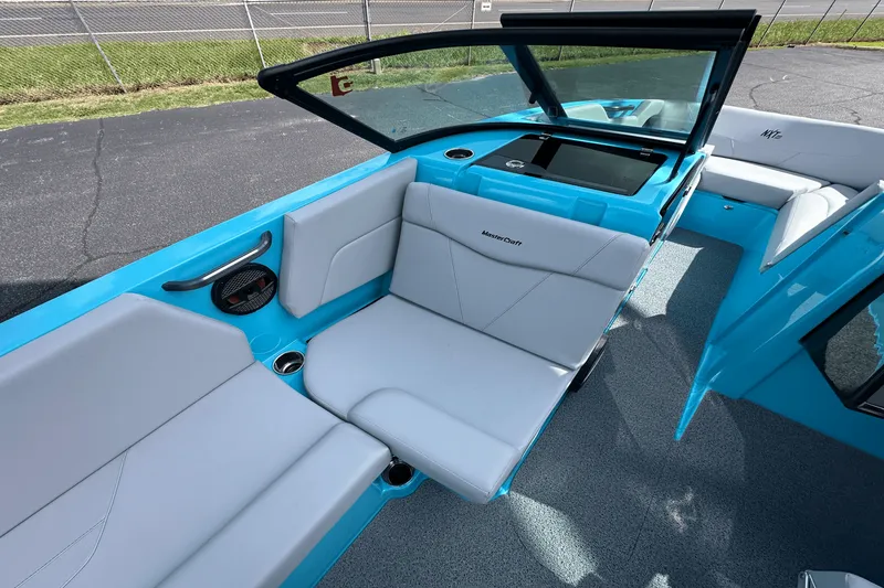 Slide: The Image of MasterCraft NXT22 2024 - 12