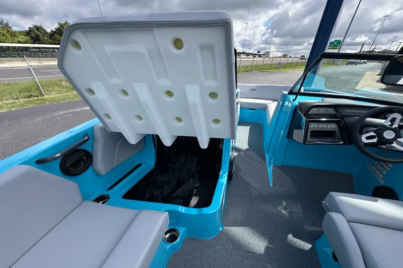 Slide: The Image of MasterCraft NXT22 2024 - 13