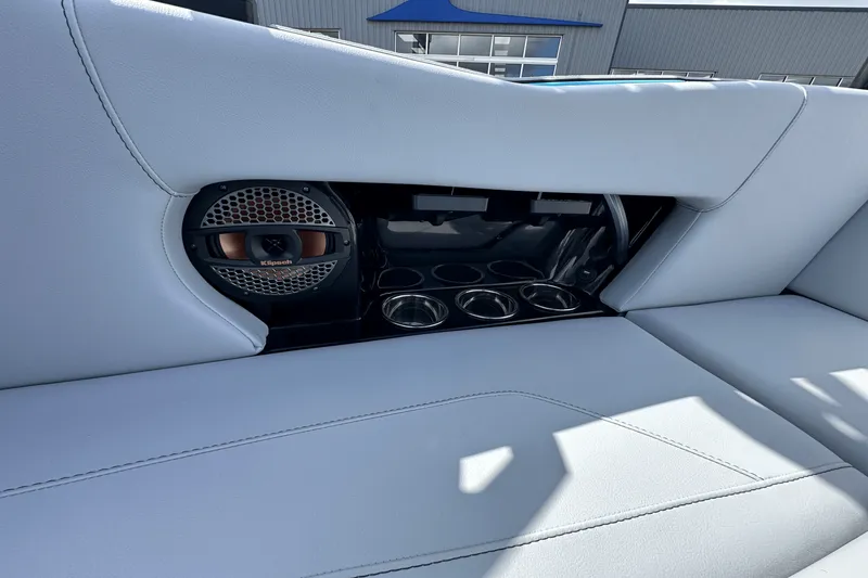 Slide: The Image of MasterCraft NXT22 2024 - 14