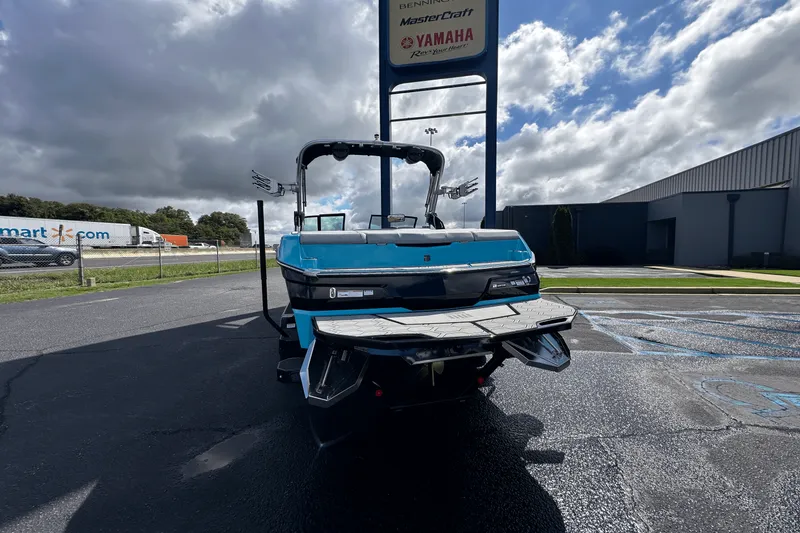 Slide: The Image of MasterCraft NXT22 2024 - 2