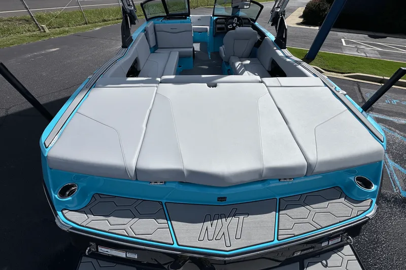 Slide: The Image of MasterCraft NXT22 2024 - 21
