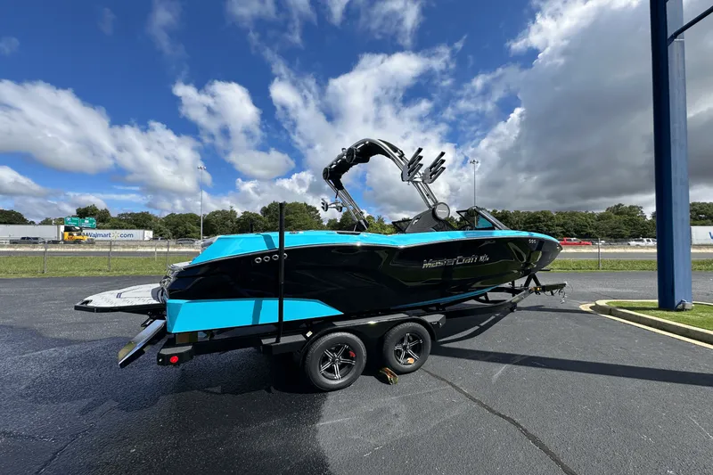 Slide: The Image of MasterCraft NXT22 2024 - 3
