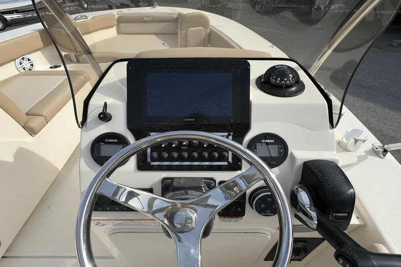 Slide: The Image of Scout 195 Dorado 2024 - 5