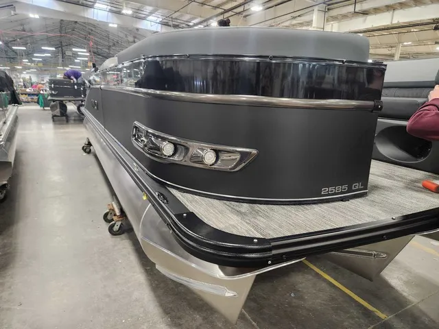 Slide: The Image of Avalon 2585 25 Catalina QL 2026 - 3