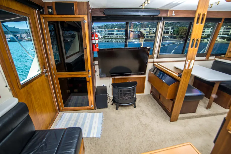 Slide: The Image of Hatteras 50 Convertible 1981 - 14
