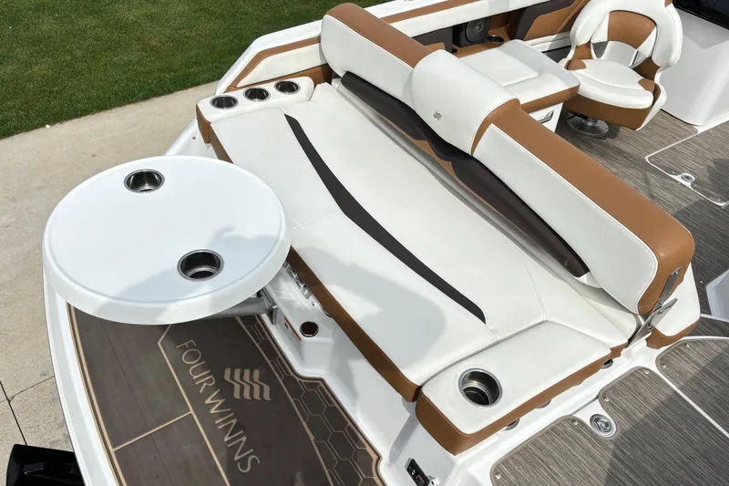 Slide: The Image of Four Winns HD220 2020 - 20