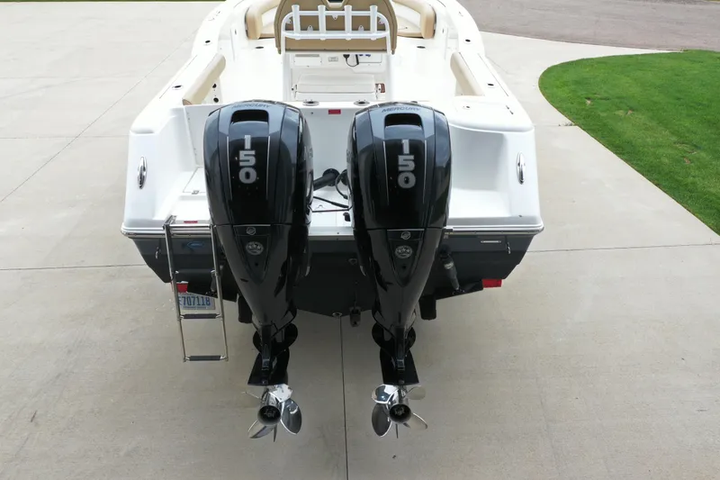 Slide: The Image of Tidewater 252 CC Adventure 2016 - 4