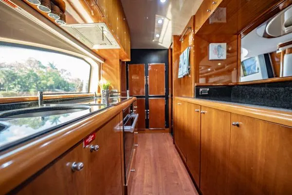 Slide: The Image of Azimut 80 Carat 2003 - 10