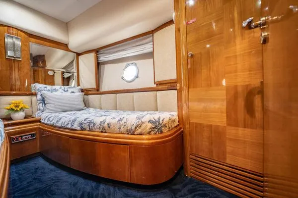 Slide: The Image of Azimut 80 Carat 2003 - 35