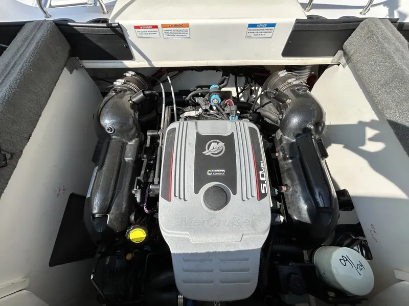 Slide: The Image of Sea Ray Ray 205 Sport 2011 - 19