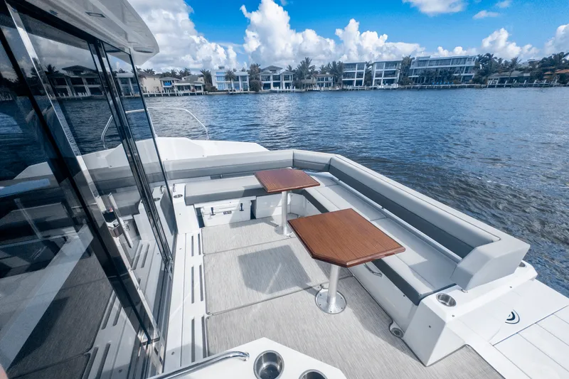 Slide: The Image of Cruisers Yachts 42 Cantius 2024 - 16