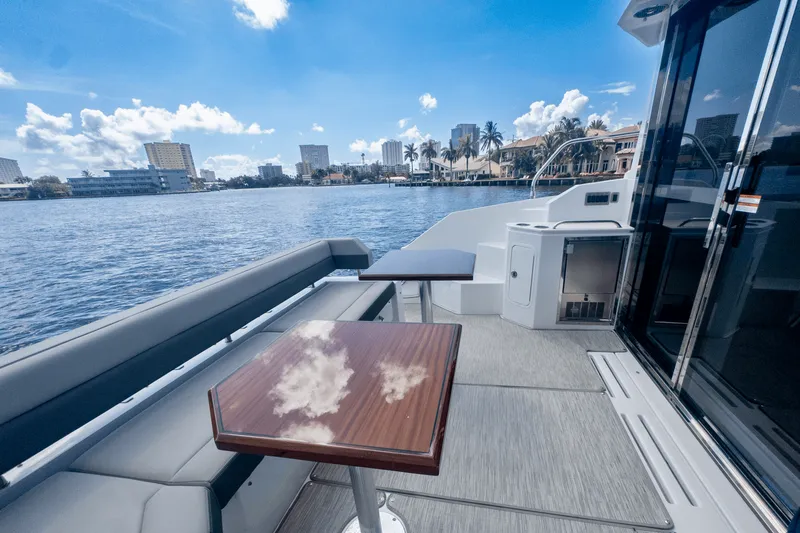 Slide: The Image of Cruisers Yachts 42 Cantius 2024 - 17