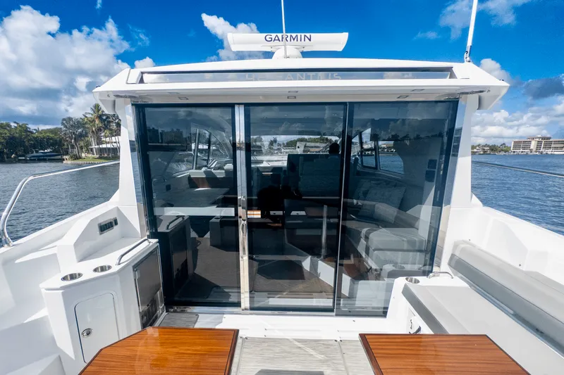 Slide: The Image of Cruisers Yachts 42 Cantius 2024 - 21