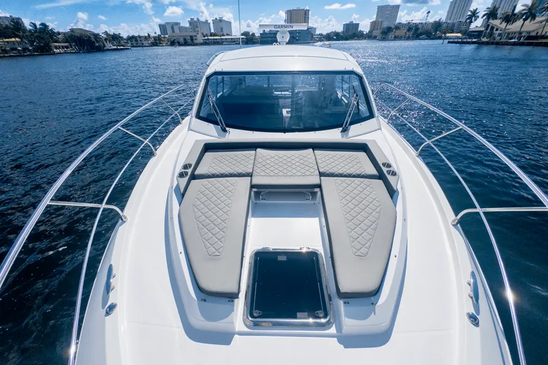 Slide: The Image of Cruisers Yachts 42 Cantius 2024 - 26