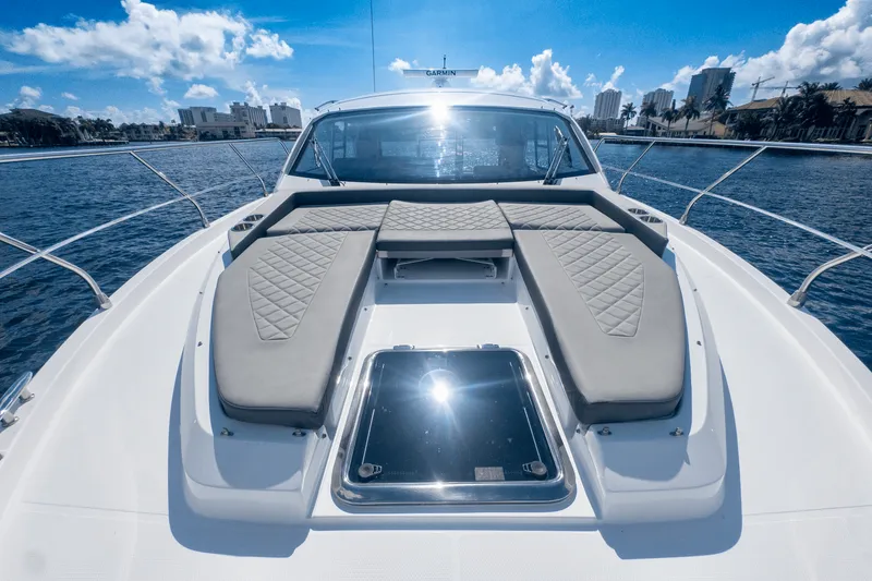 Slide: The Image of Cruisers Yachts 42 Cantius 2024 - 27