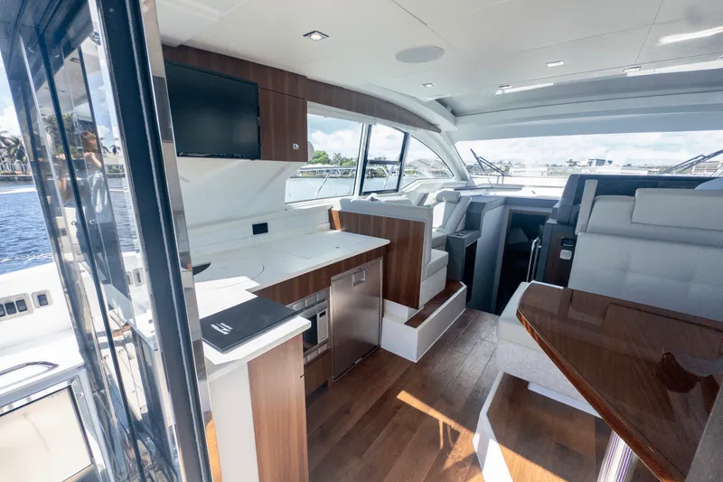 Slide: The Image of Cruisers Yachts 42 Cantius 2024 - 31