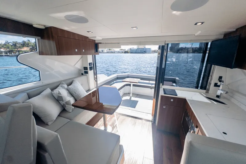 Slide: The Image of Cruisers Yachts 42 Cantius 2024 - 34