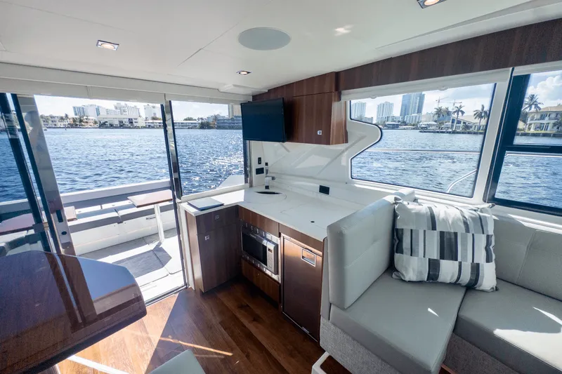 Slide: The Image of Cruisers Yachts 42 Cantius 2024 - 37